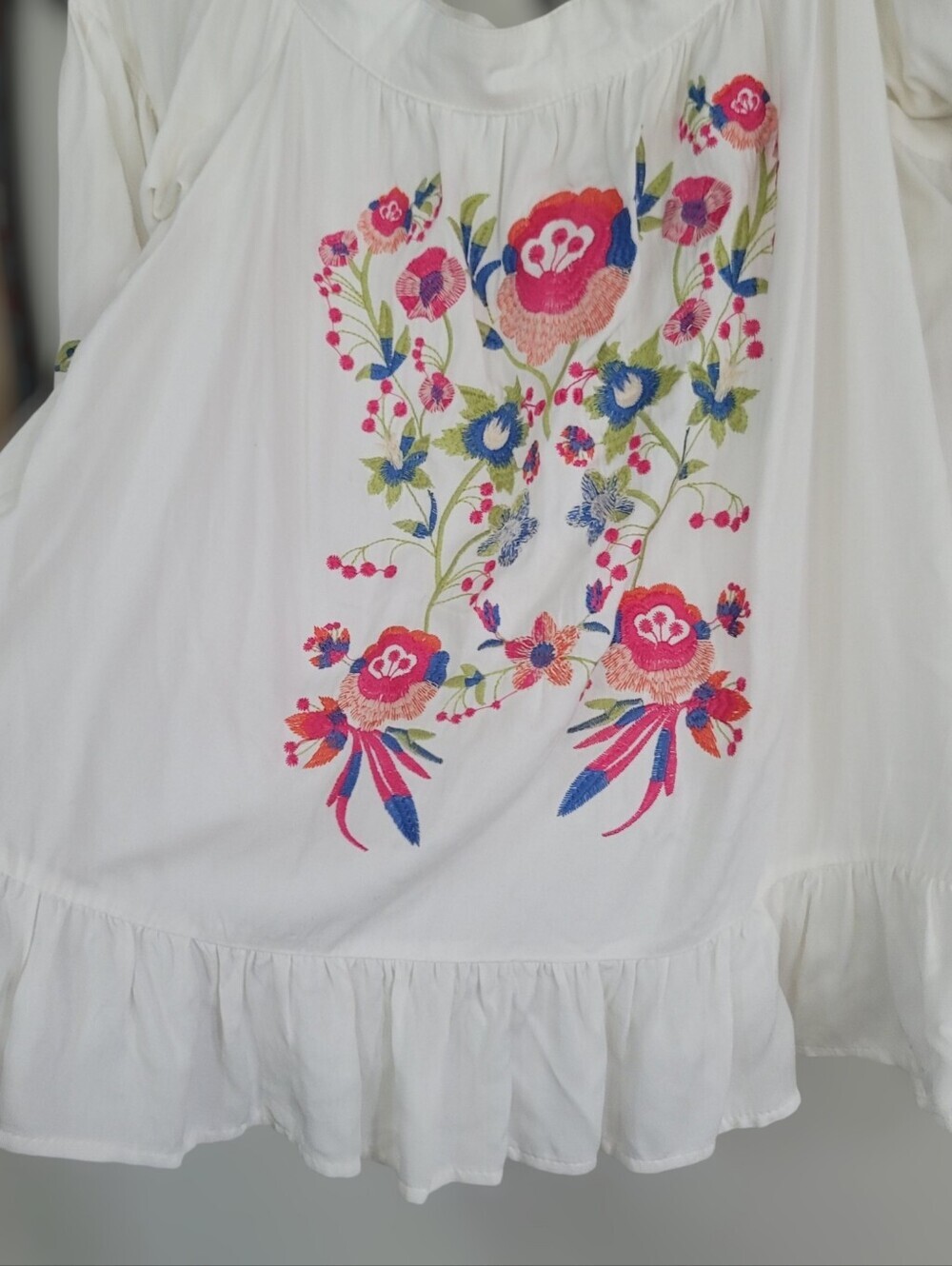 Altar'd State Boho Off The Shoulder Floral Embriodered Peasant Blouse, Sz M - Picture 4 of 6